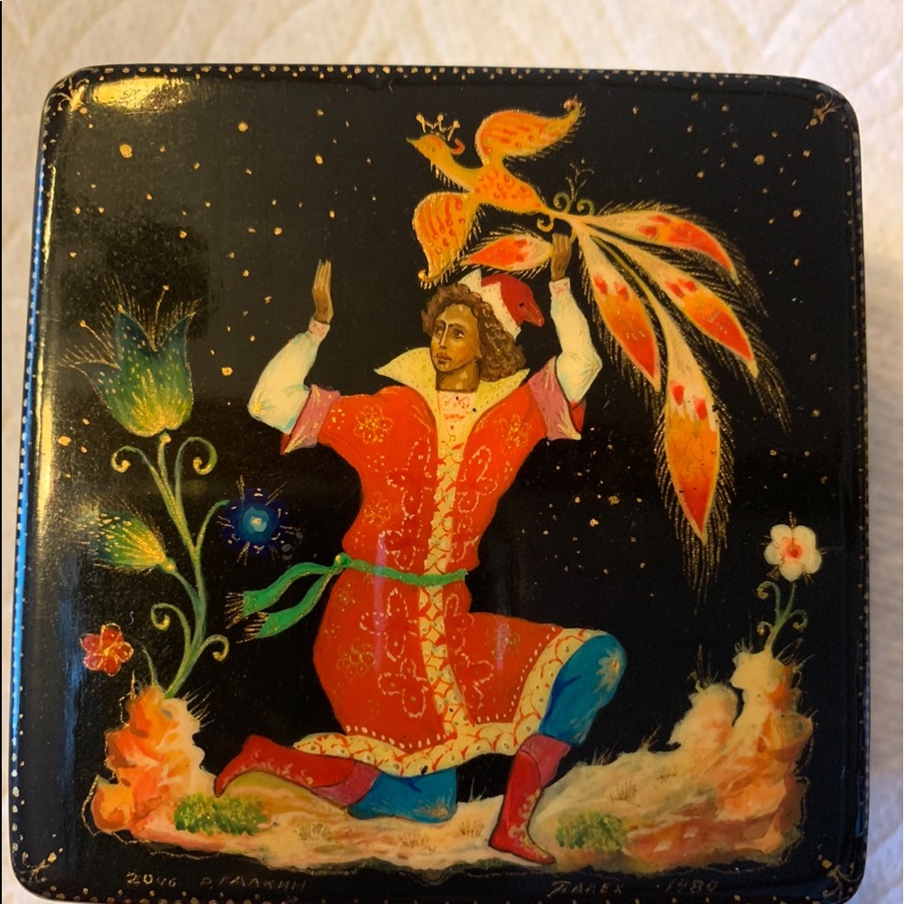 Hand painted Russian Box - Picture 2 of 4